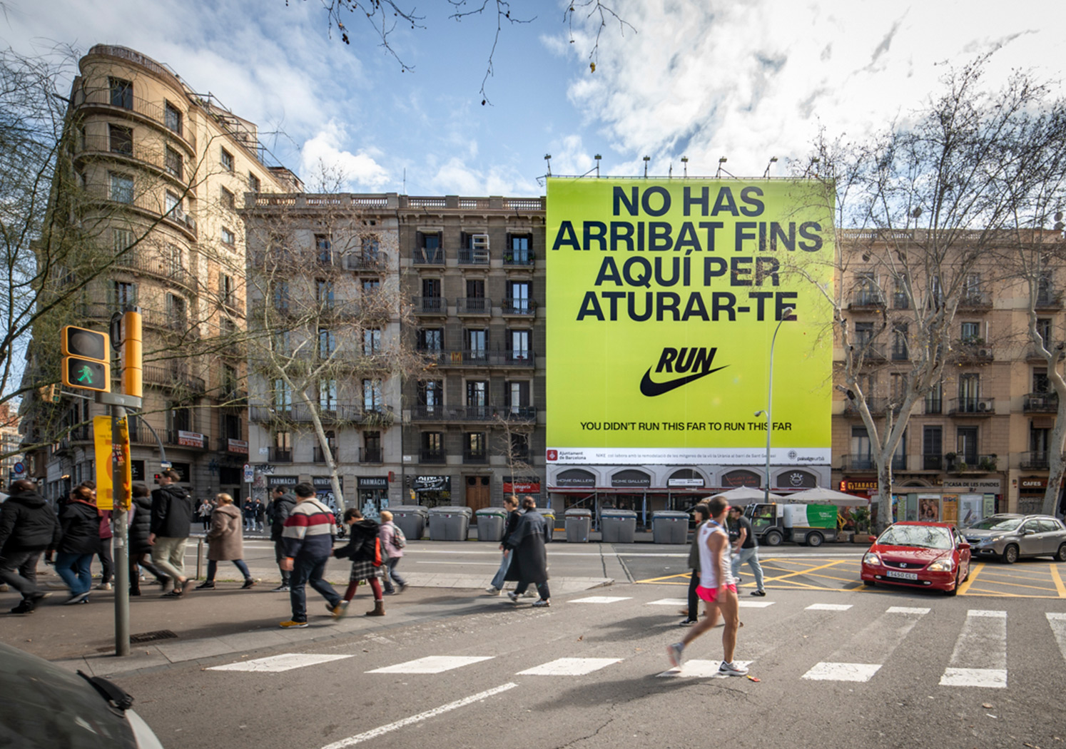 Rehabilitacion fachada con lona publicitaria - Ronda Sant Antoni, Barcelona