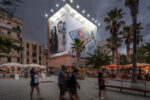 Rehabilitacion fachada con lona publicitaria - La BArcelona 7, Barcelona